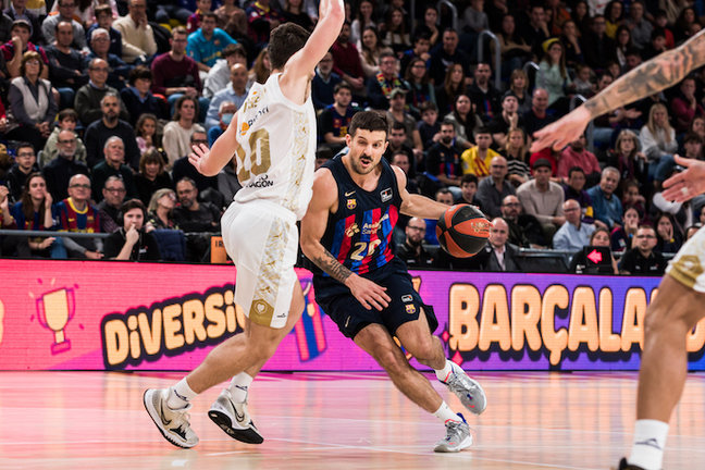 Nico Laprovittola of FC Barcelona in action during the ACB Liga Endesa match between FC Barcelona and Casademont Zaragoza  at Palau Blaugrana on December 28, 2022 in Barcelona, Spain.
Javier Borrego / AFP7 / Europa Press
28/12/2022 ONLY FOR USE IN SPAIN