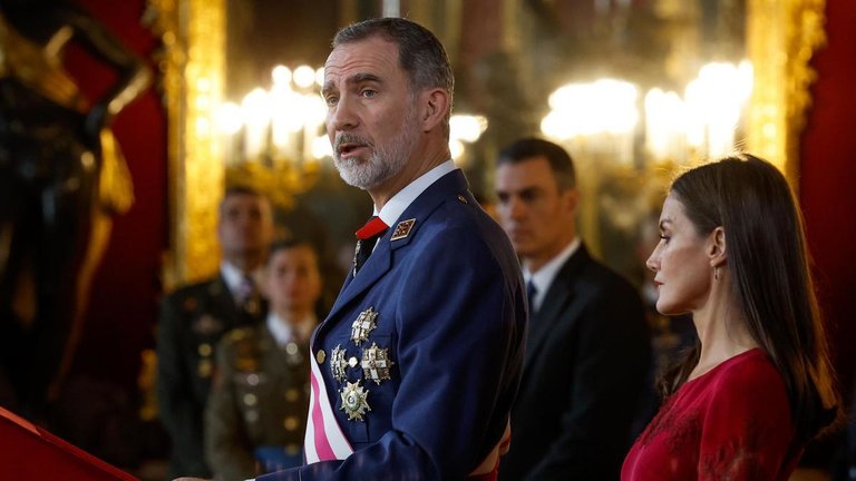 El Rey Felipe VI ha aprovechado su intervención para reivindicar la importancia de la inversión en Defensa, uno de los asuntos que generan más tensiones en el Gobierno de Pedro Sánchez, por el rechazo de Podemos.
