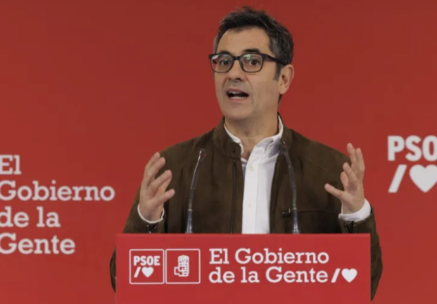 Félix Bolaños hace unas declaraciones en la sede del Partido Socialista, este domingo en Madrid. EFE / Sergio Pérez