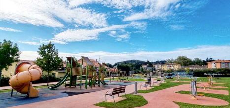 Panorámica del parque infantil en la localidad torrelaveguense de Ganzo. / ALERTA