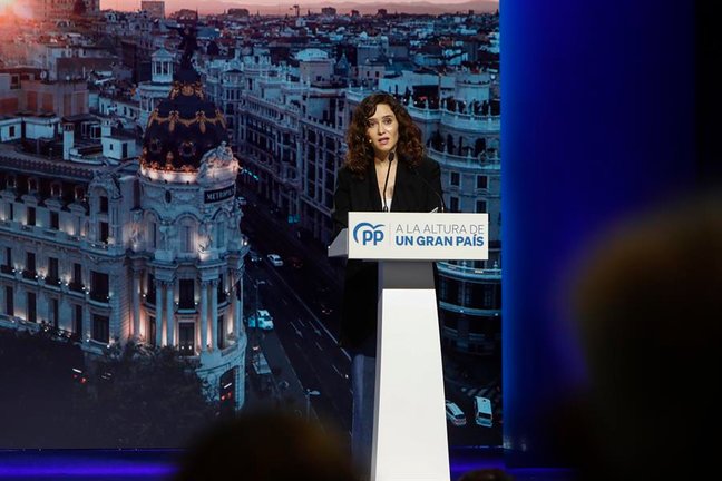 La presidenta de la Comunidad de Madrid y candidata autonómica, Isabel Díaz Ayuso, interviene durante el acto de presentación de los candidatos autonómicos para las elecciones de mayo. EFE / Javier Belver