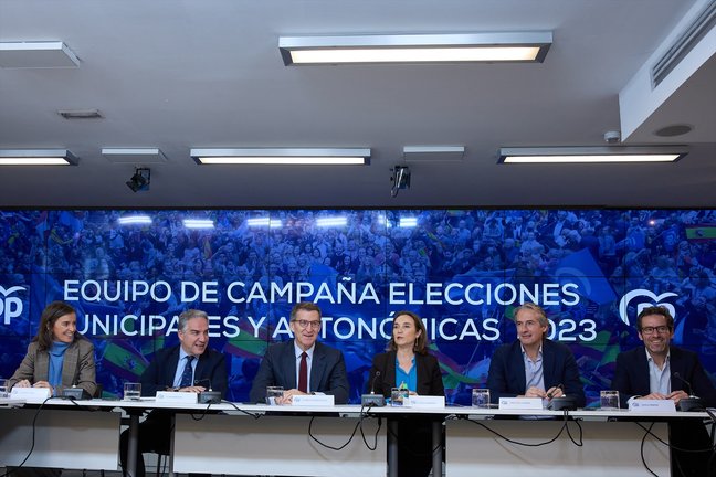 El presidente del PP, Alberto Núñez Feijóo, junto a la directiva del PP. E.P. / Jesús Hellín