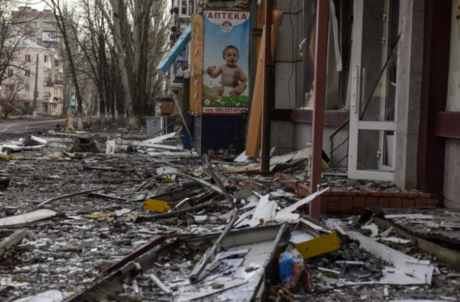 Una calle destruida en la región de Donetsk, al este de Ucrania. EFE / Oleg Petrasyuk
