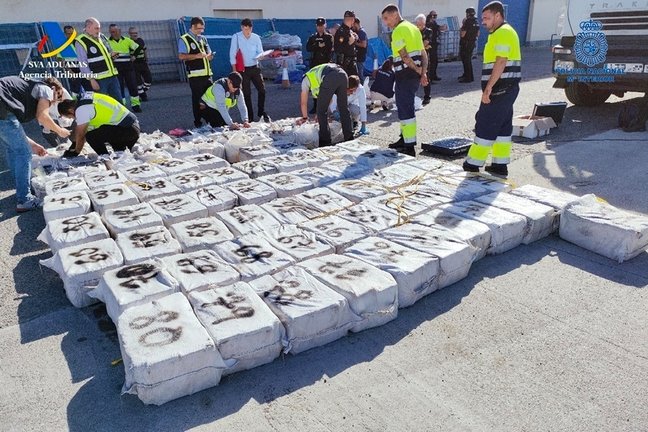Droga intervenida por Policía Nacional y Agencia Tributaria de un velero que navegaba rumbo a Canarias - AGENCIA TRIBUTARIA