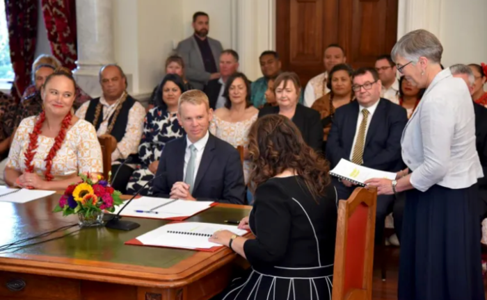 El laborista Chris Hipkins en la jura del cargo como primer ministro de Nueva Zelanda, en la Casa de Gobierno en Wellington. EFE / Ben Mckay