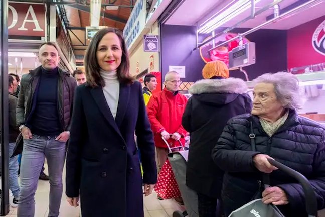 La secretaria general de Podemos y ministra de Derechos Sociales, Ione Belarra en la visita de esta semana al Mercado de Puente de Vallecas FOTO: ALBERTO ORTEGA  EUROPA PRESS