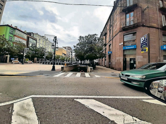 Vista de la entrada del parking en el Boulevar Demetrio Herrero de Torrelavega. / ALERTA