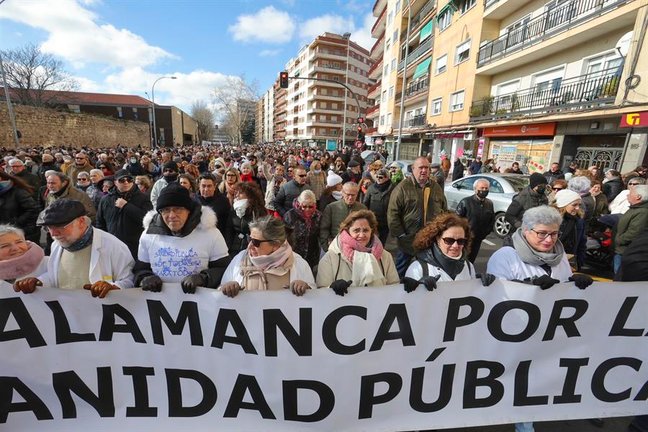 Miles de personas han marchado este domingo en Salamanca. EFE / JMGarcia