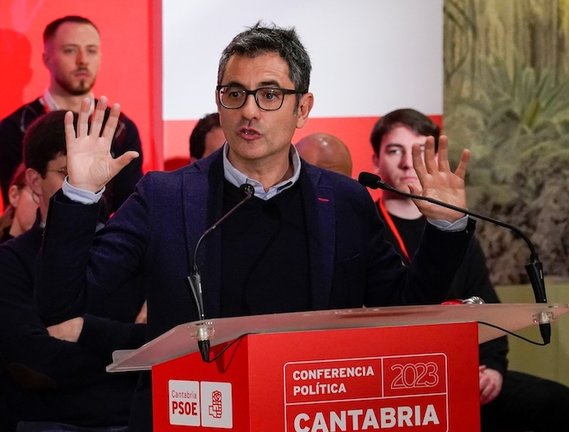 El ministro de la Presidencia, Félix Bolaños, clausura la Conferencia Política del PSOE de Cantabria. / 
NACHO CUBERO