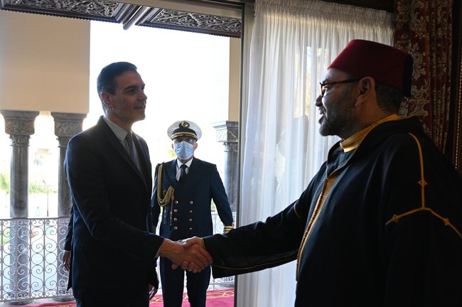 El presidente del Gobierno, Pedro Sánchez, durante su reunión con el Rey Mohamed VI en Rabat en abril de 2022. E.P. / Borja Puidg de la Bellacasa