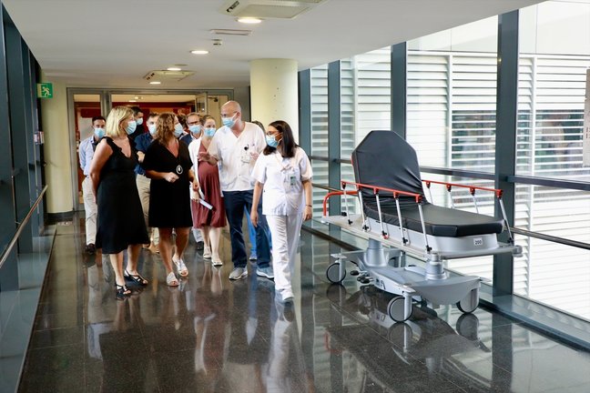 La consellera de Salud, Patricia Gómez, y la presidenta del Govern, Francina Armengol, en una visita al Hospital Son Espases. E.P.