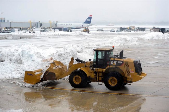 Un aeropuerto de EE.UU. afectado por una tormenta. EFE/Shawn Thew
