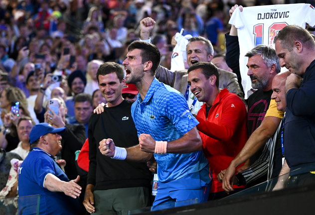 El tenista serbio Novak Djokovic, en el Abierto de Australia. / JOEL CARRETT