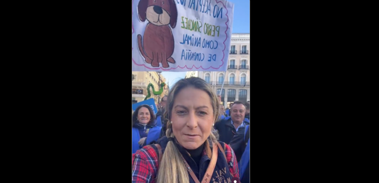 La ganadera Marta García, durante la manifestación convocada hoy en Madrid contra la Ley Animalista.