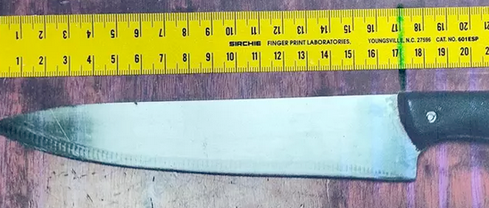 Cuchillo utilizado por un hombre para robar en establecimientos de Laredo. / GC