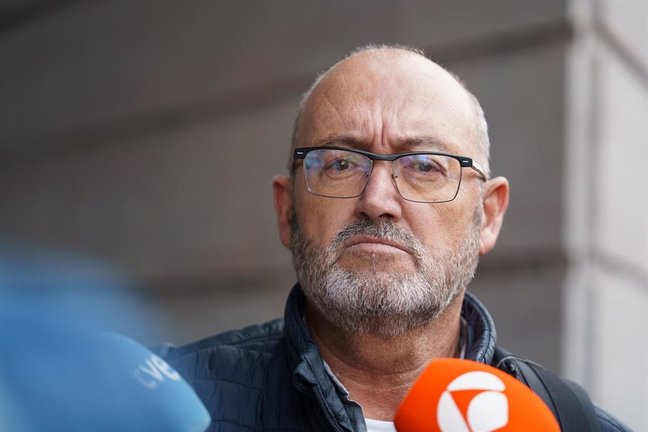 El exdiputado nacional del PSOE, Juan Bernardo Fuentes, tras declarar por el caso Mediador ante la jueza que lo ha dejado en libertad con cargos. EFE/Ramón de la Rocha