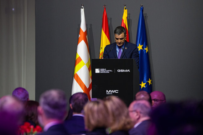 El presidente del Gobierno, Pedro Sánchez, interviene durante la cena oficial del MWC Barcelona 2023. / Lorena Sopêna