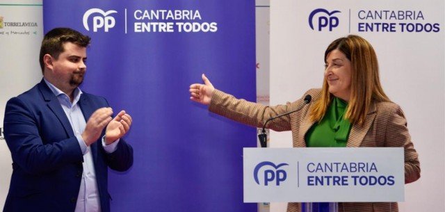 La presidenta del Partido Popular de Cantabria, María José Sáenz de Buruaga, en la presentación de  Miguel Ángel Vargas. / Alerta