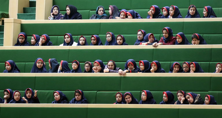 Imagen de archivo de un colegio de niñas en Teherán. EFE/ ABEDIN TAHERKENAREH