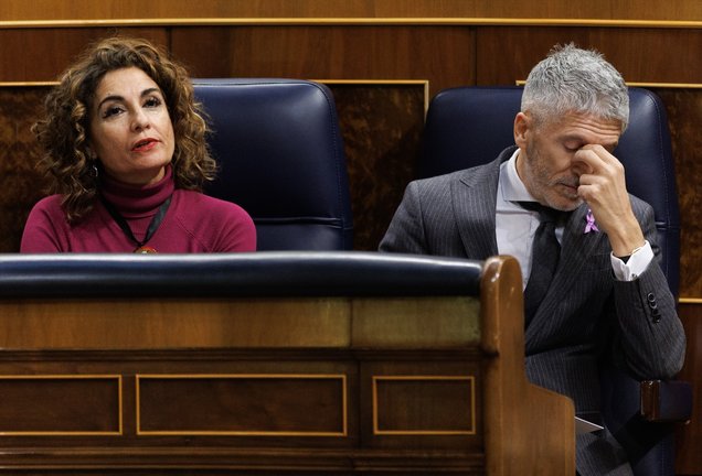 La ministra de Hacienda, María Jesús Montero (i) y el ministro de Interior, Fernando Grande-Marlaska (d). EP / Eduardo Parra