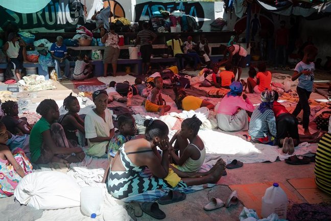 Refugiados al interior de un campo de desplazados en Puerto Príncipe (Haití). EFE / Johnson Sabin