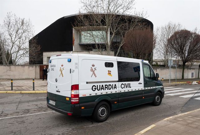 Un furgón de la Guardia Civil. EFE/Fernando Villar