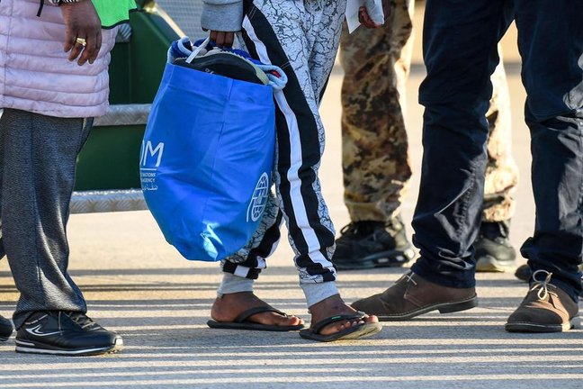 Migrantes llegan al aeropuerto militar Pratica di Mare, cerca de Roma. EFE / ALESSANDRO DI MEO