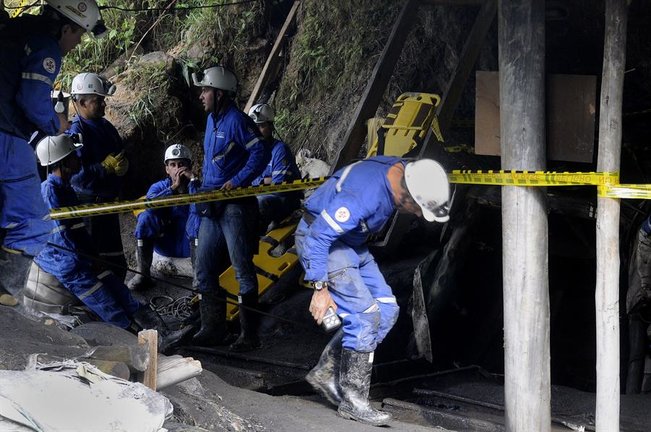 Un operativo de rescate en una mina de carbón en Colombia. EFE / Luis Noriega