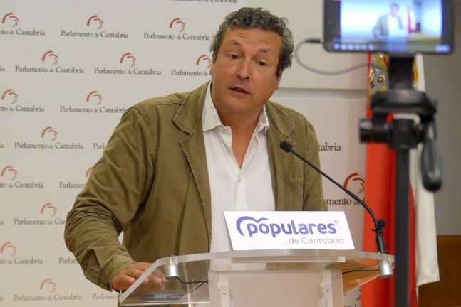Iñigo Fernández, portavoz del PP en el Parlamento de Cantabria. / Alerta