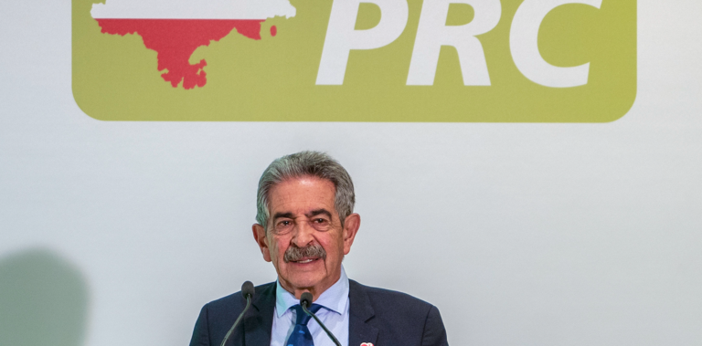 El presidente de Cantabria y del PRC, Miguel Ángel Revilla, durante el acto de presentación de los candidatos del PRC. EFE/ROMÁN G. AGUILERA