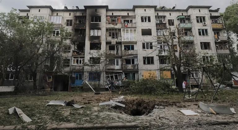 Imagen de los bombardeos sobre la ciudad ucraniana de Bajmut. EFE / STRINGER