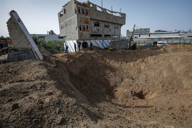 Daños causados por proyectiles israelíes en la Franja de Gaza, en plena escalada de tensión en la zona. EFE / MOHAMMED SABER