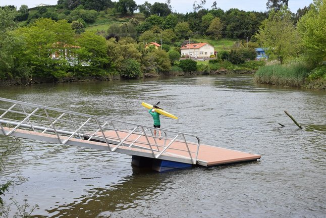 Pantalán flotante para embarcaciones de remo en Oruña de Piélagos. / Alerta