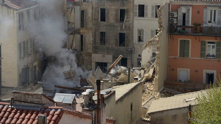 El edificio derrumbado en Marsella, Francia. (EFE/EPA/Franck Pennan