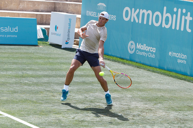 El tenista Rafael Nadal durante un entrenamiento abierto. / Isaac Buj