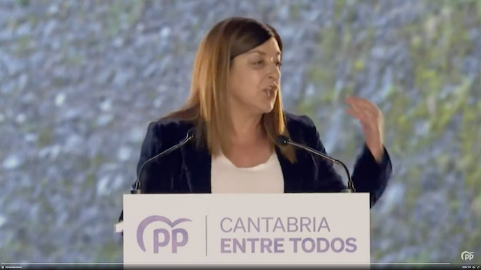 La presidenta del PP, María José Sáenz de Buruaga, en un acto del PP de Cantabria en la localidad de Vega de Pas. / ALERTA