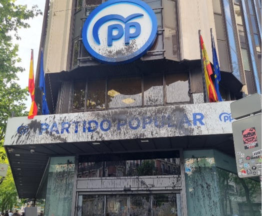 La sede del PP tras la vandalización.