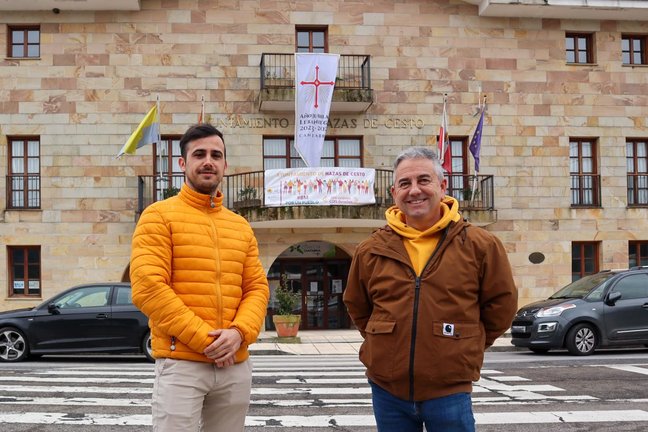 A la izquierda, el alcalde de Hazas de Cesto, Alejandro Llano (PRC), se presenta como número dos en las lista del PSOE.
