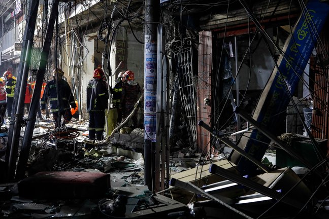 Vista de una explosión en un edificio. EP / Rakibul Hasan