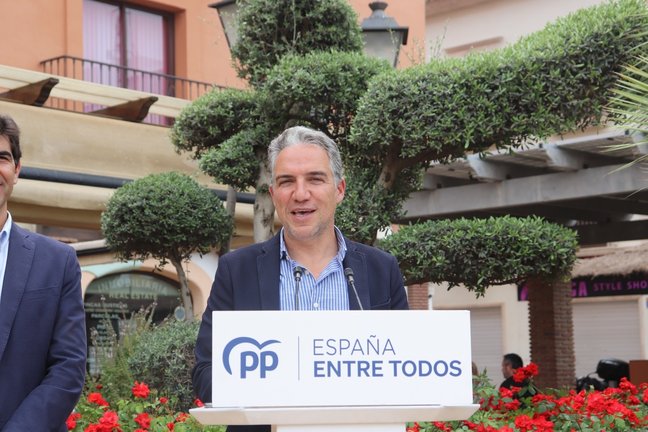 El coordinador general del Partido Popular, Elías Bendodo, en Coín (Málaga). EP