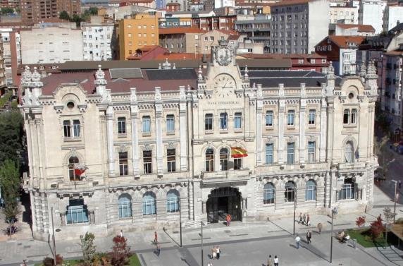 Fachada del Ayuntamiento de Santander. / AS