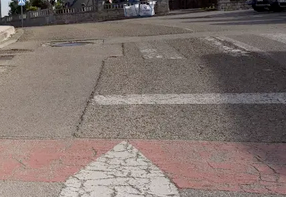 Calle en Herrera, que se verá beneficiada por la renovación del asfaltado. / ALBERTO G. IBANEZ