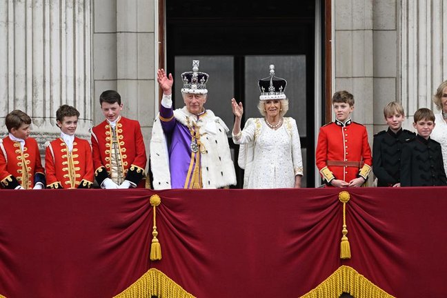 El Rey Carlos II y la reina Camila. / EFE / Neil Hall