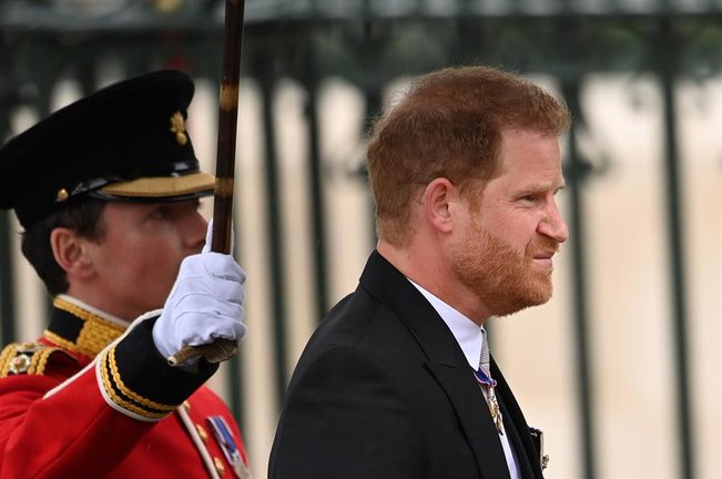 El príncipe Harry, duque de Sussex, a su llegada a la coronación del rey Carlos III y la reina Camila en la abadía de Westminster este sábado en Londres, Reino Unido. EFE/ Neil Hall