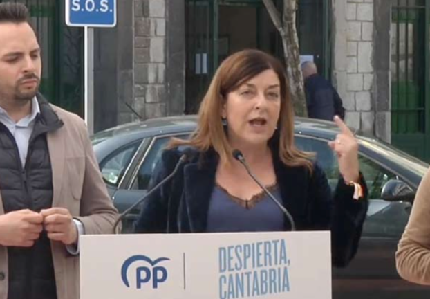 La presidenta del Partido Popular y candidata a presidir Cantabria, María José Sáenz de Buruaga, ayer en Castro Urdiales. / ALERTA