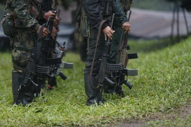 Guerrilleros de la disidencia de las FARC en San Vicente del Caguán (Colombia). EFE/ Ernesto Guzmán