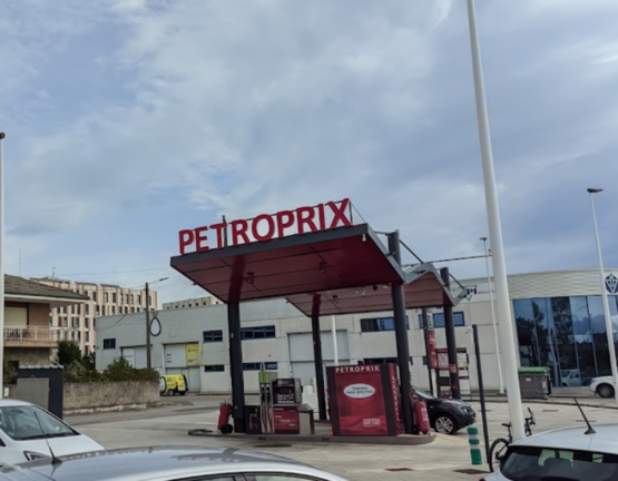 Gasolinera de Petroprix en Peñacastillo, Santander, Cantabria. / ALERTA