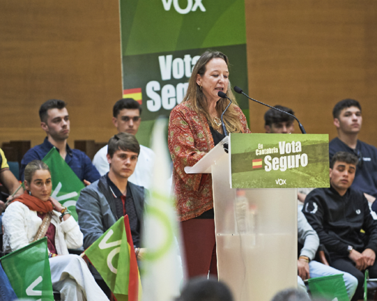La candidata de Vox a presidir la región, Leticia Díaz, durante una acto electoral de su partido. / ALERTA