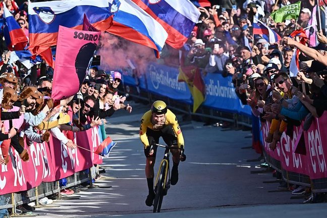 res años después de la frustración de perder el Tour en la última crono ante su compatriota Tadej Pogacar, el esloveno Primoz Roglic (Jumbo Visma) sentenció el Giro de Italia al imponerse en la vigésima etapa.