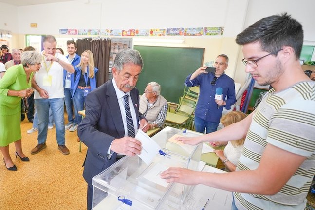 El presidente de Cantabria y candidato a la reelección por el PRC, Miguel Ángel Revilla
PRC
28/5/2023